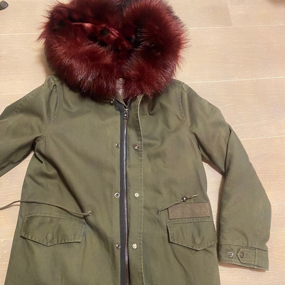 AVEC LES FILLES olive military coat with burgundy faux fur lining. Size XS